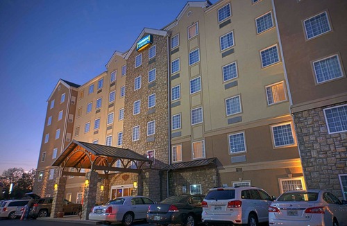 Graysville Condo | Equipped Suite Near CHA | Indoor Pool + Gym Access