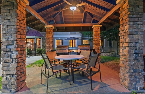 Round Rock Condo | Equipped Suite with FREE Buffet Breakfast, Gym Access + Air-Conditioning