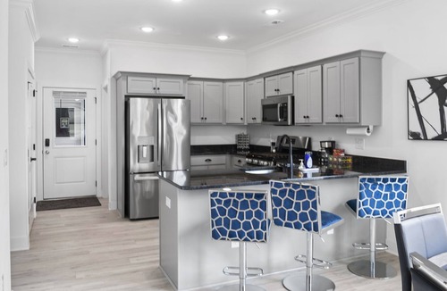 Jeffersonville House | Equus: Work Friendly & Near Downtown