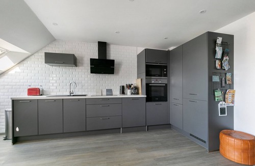 Guerande Apartment | Er Varech Apartment – Duplex with Balcony, Wi-Fi & Ramparts View