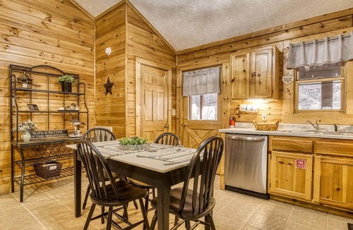 Pigeon Forge Cabin | ER204 - Dream Catcher Great location! - Close to town!