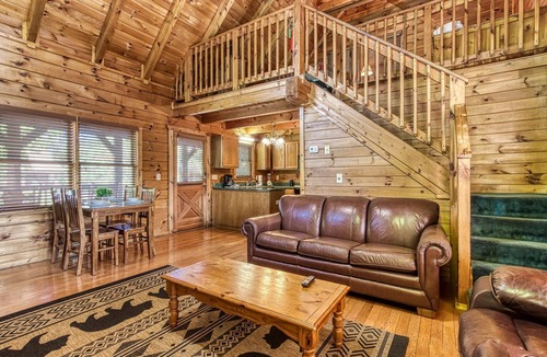 Pigeon Forge Cabin | ER5 - Log Heaven - Great location! Close to all the action!
