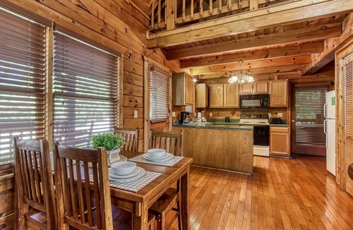 Pigeon Forge Cabin | ER5 - Log Heaven - Great location! Close to all the action!