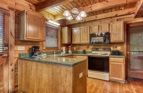 Pigeon Forge Cabin | ER5 - Log Heaven - Great location! Close to all the action!