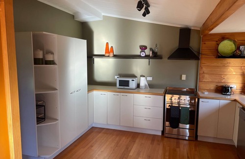 Wainui Cottage | Erics Cottage, working Deer farm