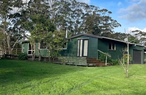 Wainui Cottage | Erics Cottage, working Deer farm