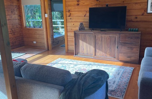 Wainui Cottage | Erics Cottage, working Deer farm