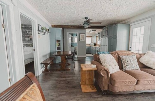 Town of Essex Cottage | Erie Breeze Cottage, right on Lake Erie, EPIC wine route!