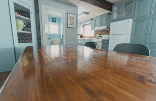 Town of Essex Cottage | Erie Breeze Cottage, right on Lake Erie, EPIC wine route!