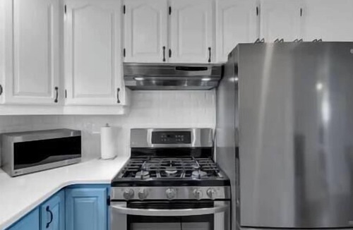 Selkirk House | Erie Cove with Sauna sleeps 7
