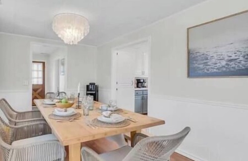 Selkirk House | Erie Cove with Sauna sleeps 7