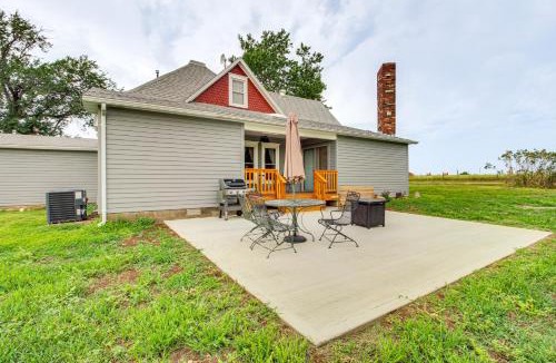 Neosho County House | Erie Farmhouse w/Fire Pit + Grill: Pets Welcome!