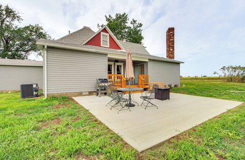 Neosho County House | Erie Farmhouse w/Fire Pit + Grill: Pets Welcome!