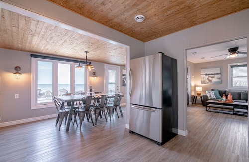 Ruthven House | Erie Shores Lakehouse! · Sunsets & Hot Tub