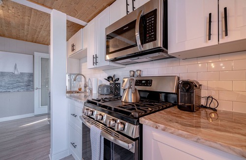 Ruthven House | Erie Shores Lakehouse! · Sunsets & Hot Tub