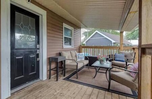 Selkirk House | Erie Shores Retreat, sleeps 6, Erie Shores Retreat