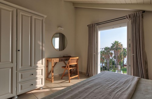 Akrotiri House | Erietta Aparthotel