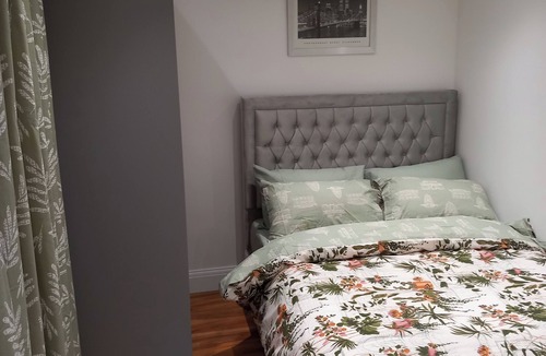 Erith Cabin | Erith 1-Bed, Sleeps 3, 2 Mins to Station