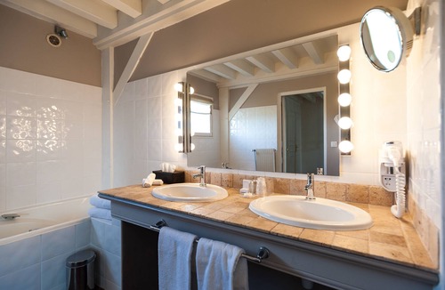 Chorey-les-Beaune Hotel | Ermitage De Corton