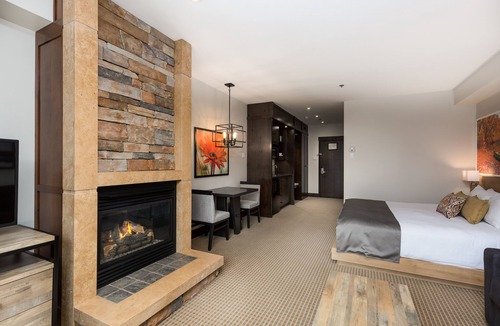 Mont-Tremblant Pedestrian Village Hotel | Ermitage du Lac - Les Suites Tremblant