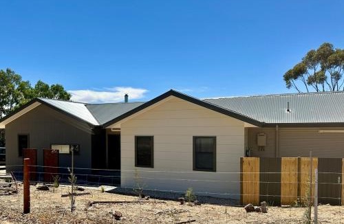 Upper Wakefield House | Ernie's Acre