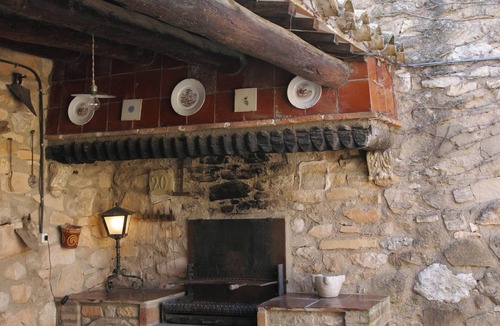 Cornudella de Montsant Cottage | Only for couples house with barbecue and garden