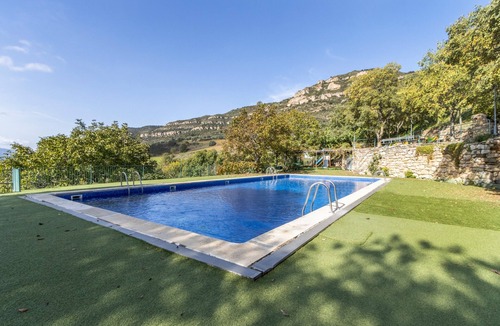 Gavet de la Conca Apartment | Apartment 'Casa De La Font' in Sant Martí de Barcedana with Shared Pool and Air Conditioning