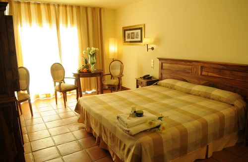Vandellos Hotel | La Figuerola Hotel & Restaurant