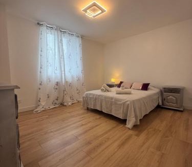 Villeneuve-sur-Yonne House | Escale à Villeneuve