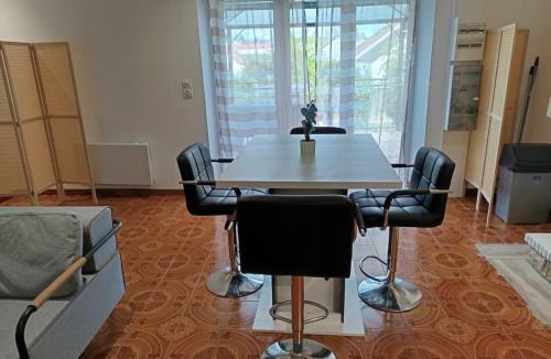 Montargis Apartment | Escale Détente-Loft avec Terrasse- Parking Montargis