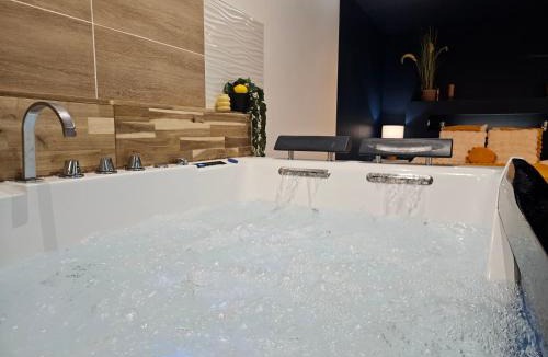 La Bassee Bed & Breakfast | Escale dans un Cocon Spa Privatif & Design, petit déjeuner compris