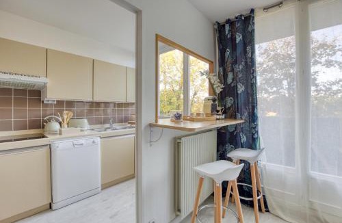 Longjumeau Apartment | Escale de l'Yvette - 50m2 Cosy, Balcony & Parking