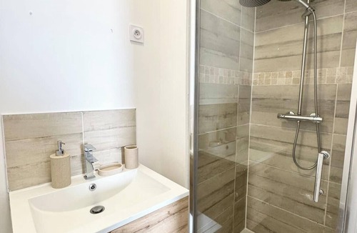 Queven Apartment | Escale Douceur avec Spa Privé – Ambiance Bohème