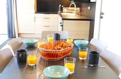 Jullouville Resort | Escales Voyages Cottage des Dunes - Chalet de 49m2 climatisé - 6 personnes