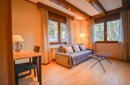 Aixirivall Apartment | Escapada Natural con Parking, Vistas y Jardín
