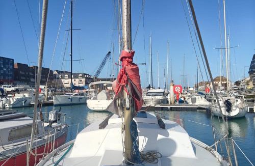Courseulles-sur-Mer Boat Rental | Escapade à deux sur un voilier à Courseulles sur Mer