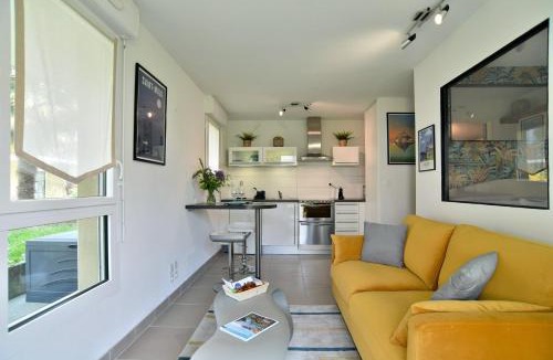 Dinan Apartment | Escapade - Appartement avec parking privé et jardin