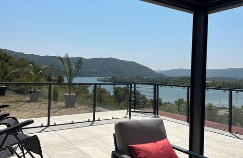 Saint-Vallier Apartment | Escapade au Bord du Rhone