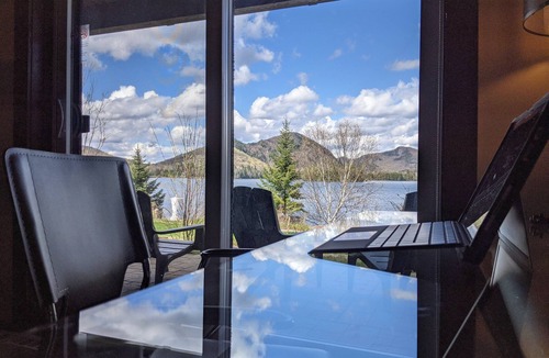 Lac Superieur Village Condo | Escapade Bonheur-condo Deluxe 1 Ch.-bord de L'eau