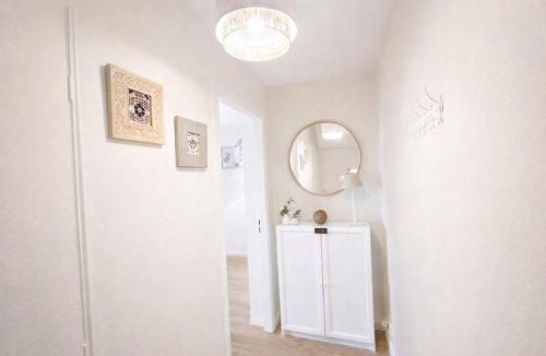 Ermont Apartment | Escapade calme & cosy, parking, 25 min Paris