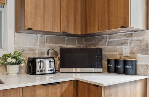 Chambly Apartment | Escapade Chambly I 4BR + Spa
