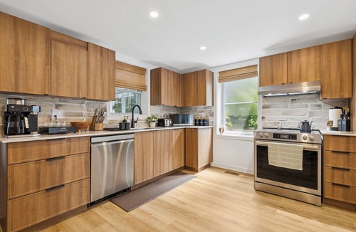 Chambly House | Escapade Chambly I Lake & Spa 8BR