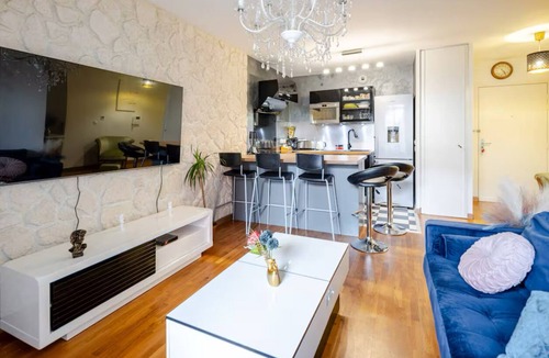 Le Plessis-Bouchard Apartment | Escapade Exotique-Private Terrace-Love&Jacuzzi