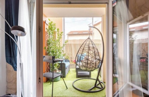 Le Plessis-Bouchard Apartment | Escapade Exotique-Private Terrace-Love&Jacuzzi