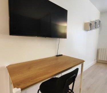 Noisy-le-Grand Apartment | Escapade Idéale - RER - Paris & Disneyland