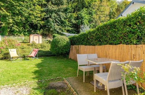 Etretat House | "Escapade Nature" 1 place de parking et jardin paysager by Art De Voyager