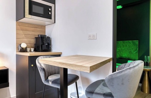 Sotteville-les-Rouen Apartment | Escapade Romantique : un cocon intimiste et idéal pour un séjour à deux
