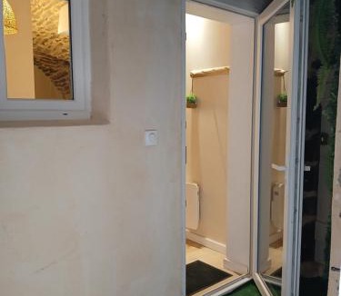 Villeneuve-de-Berg Apartment | Escapade romantique ardéchoise