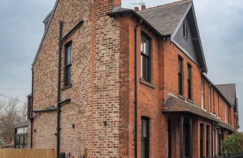 York House | Escape 2 Unwind At The Parade, Accommodates 10