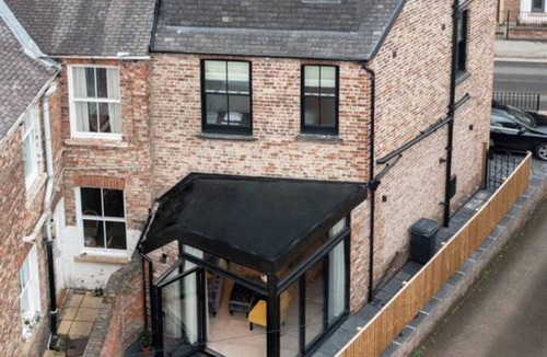 York House | Escape 2 Unwind At The Parade, Accommodates 10